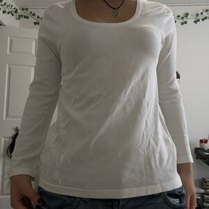 Elegant White Long Sleeve Top With Flower Design